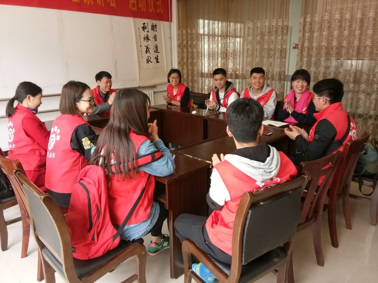 心靈港灣志愿者走進(jìn)頤和源關(guān)愛老人活動025